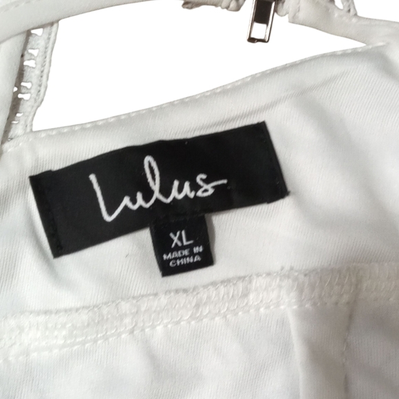 Lulu’s Women's White V Neck Scalloped Lace Zip Back Backless Halter Dress XL - Picture 8 of 9